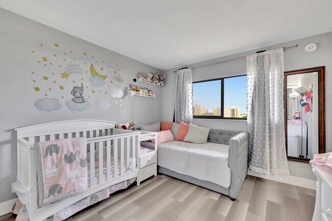 Building Photo - 2200 S Cypress Bend Dr