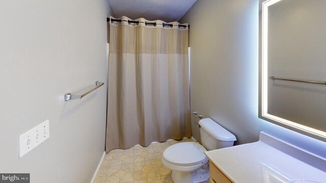 Building Photo - 202 Lakeside Loop