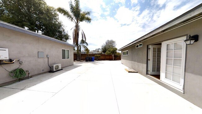 Building Photo - SDSU 6BD House – Walk to Campus, Prime Stu...