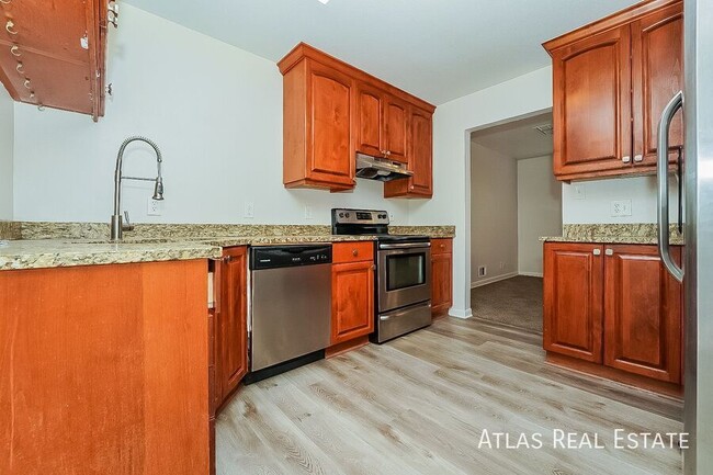 Building Photo - 888 Ogden Cir