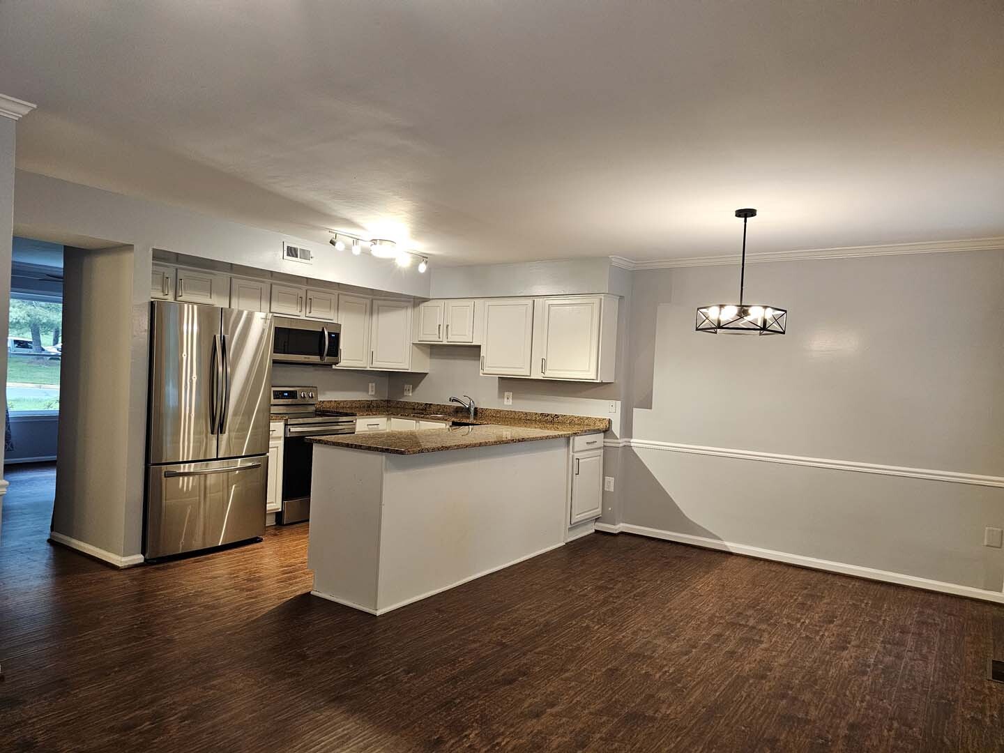 Kitchen-2 - 323 Felsted Ct