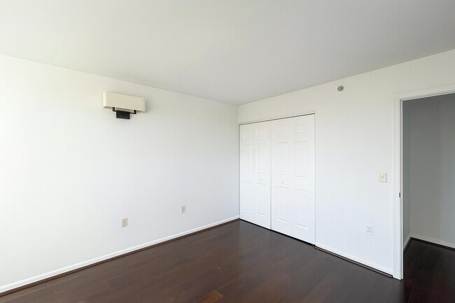 Building Photo - 20 2nd St