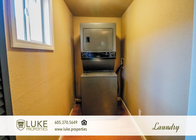 Building Photo - 601 W Brookings St