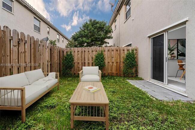 Building Photo - 2649 SE 13th St