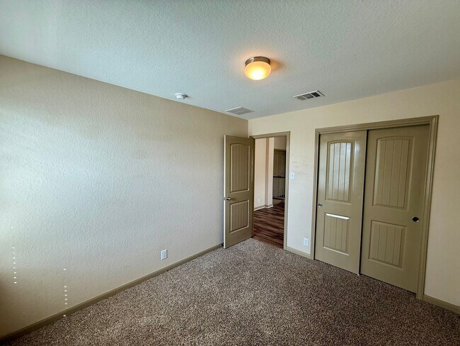 Building Photo - Beautiful 3 bedroom, 2.5 bathroom in Avery...