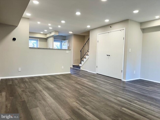 Building Photo - 313 Sweet Briar Ct