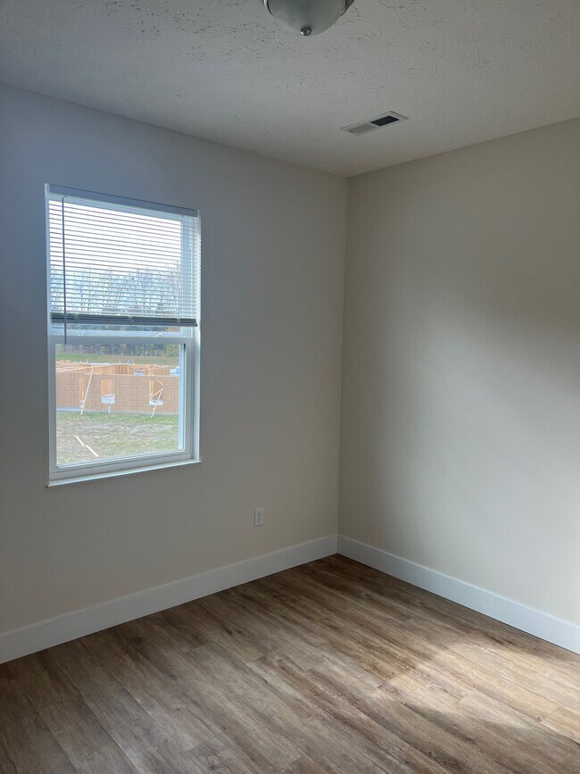 Building Photo - 708 Courtyard Ln