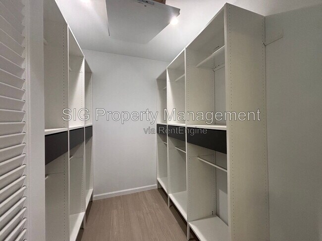 Building Photo - 2230 Sherwood Pl