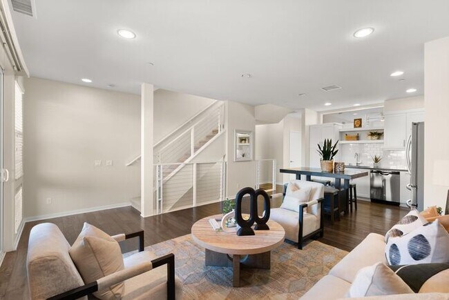 Building Photo - Superior Point