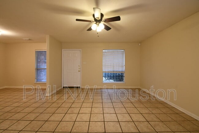 Building Photo - 8611 Texas Acorn Ave