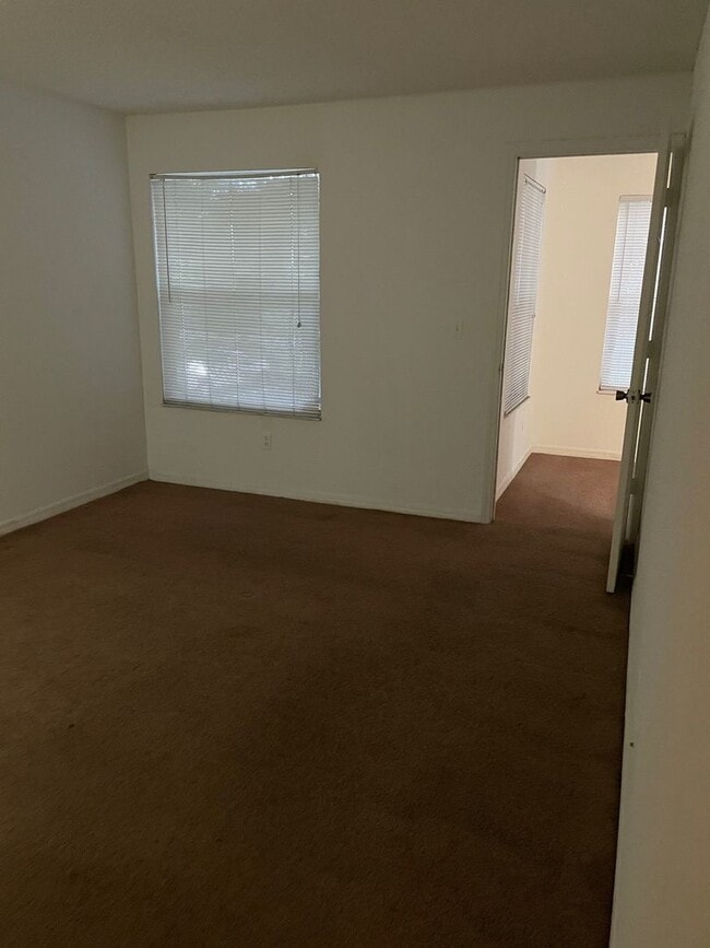 Building Photo - Venetian place two bedroom Condo