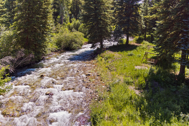 Building Photo - 1900-1902 Snowmass Creek Rd