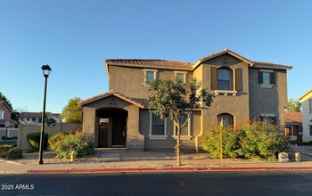 Building Photo - 996 E Cantebria Dr