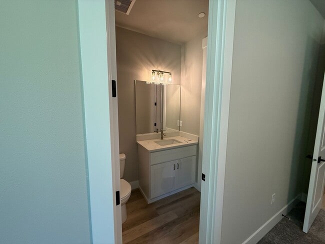 Building Photo - Spacious home in Bremerton.  Apply today t...
