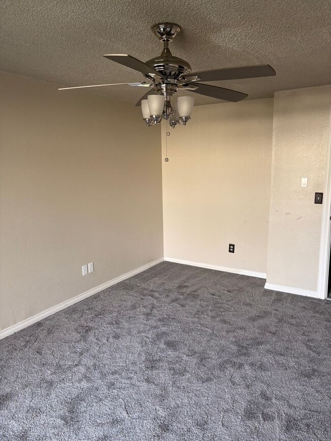 Building Photo - Charming 2-Bedroom Townhouse in Tukwila – Move-In Ready!