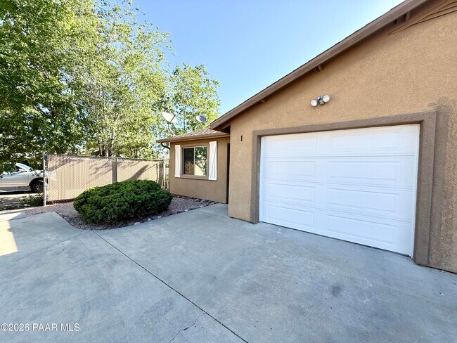 Building Photo - 6131 N Buckboard Dr