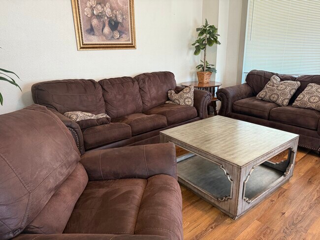 Building Photo - 33 Maple Ave