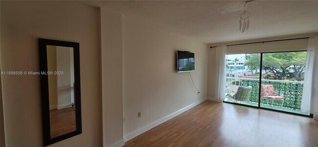 Building Photo - 1650 NE 115th St