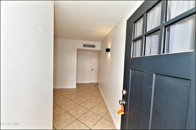 Building Photo - 10565 Murphy St