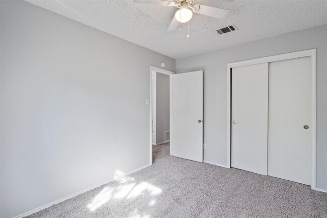 Building Photo - 8607 Dandelion Trail