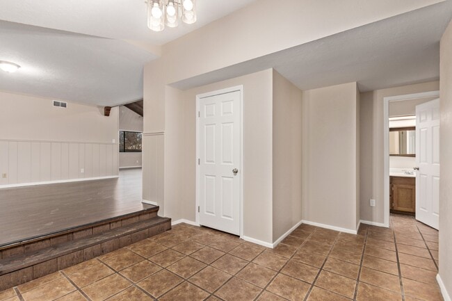 Building Photo - 1495 N Casa Grande Ave