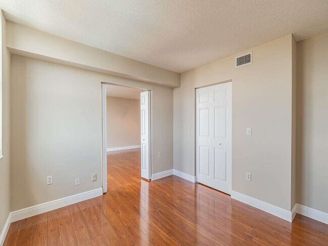 Building Photo - 3000 Coral Wy