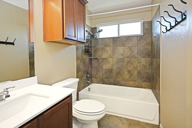 Building Photo - 2231 Hawk Dr