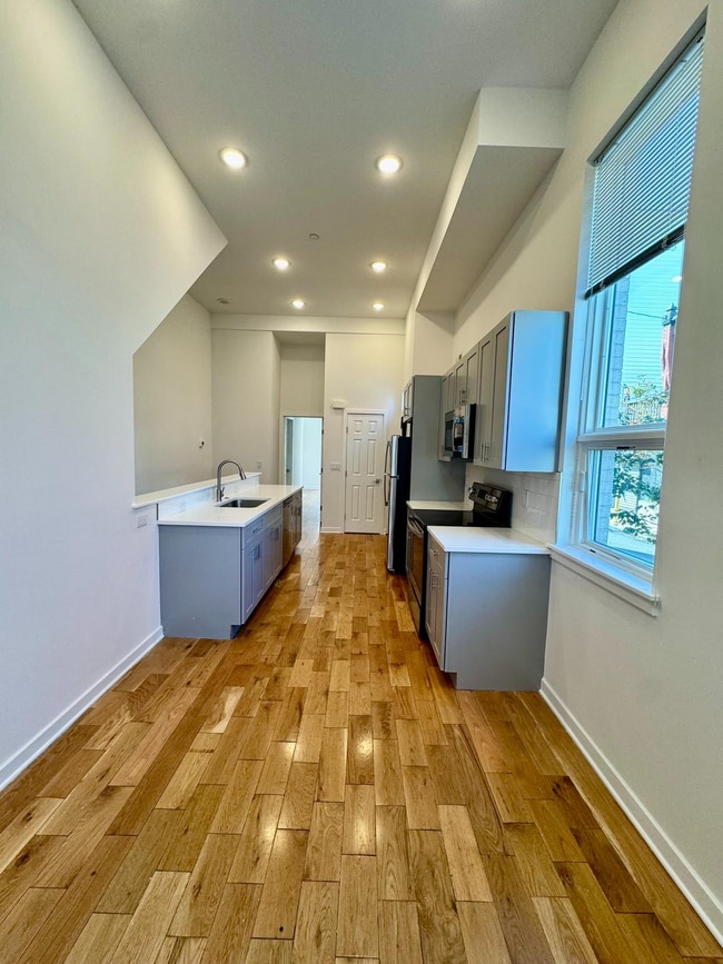 Building Photo - 2722 Master St