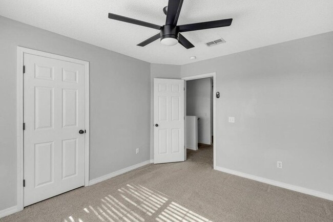 Building Photo - 9756 Seafarer's Way