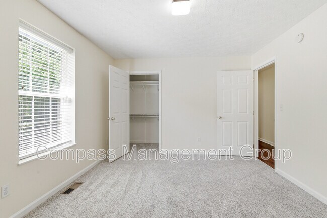 Building Photo - 1690 River Bend Rd