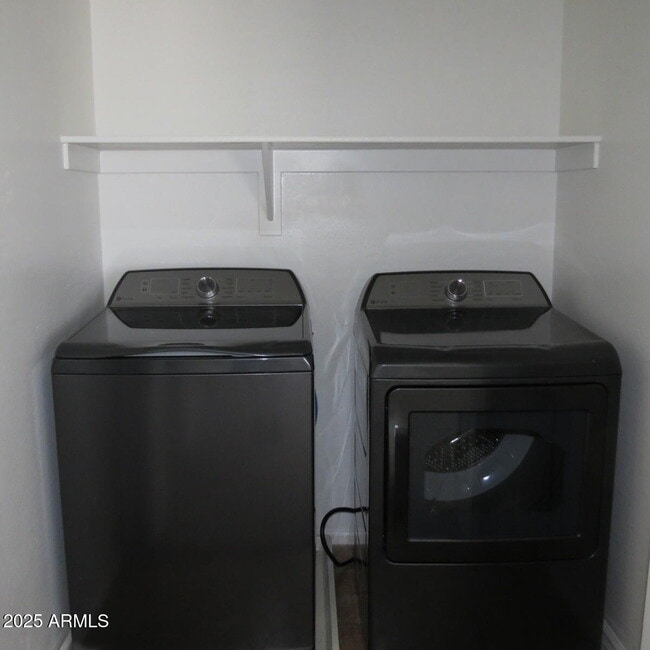 Building Photo - 40106 W Thornberry Ln