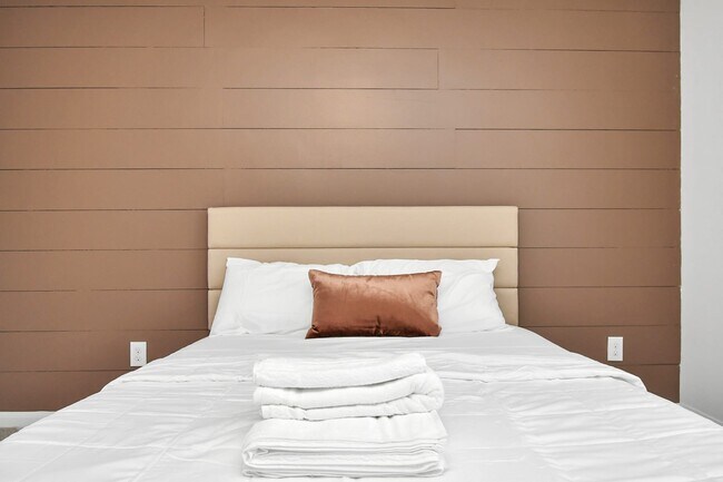 Building Photo - 6715 Plum Springs Ln