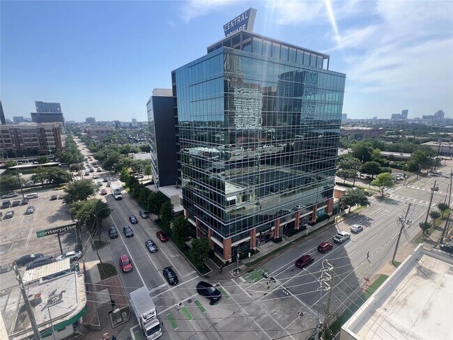 Building Photo - 2016 Main St
