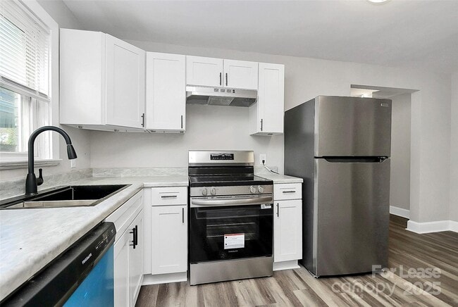 Building Photo - 3516 The Plaza