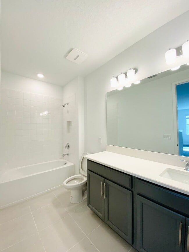 Building Photo - Winter Park  home in a Gated Community