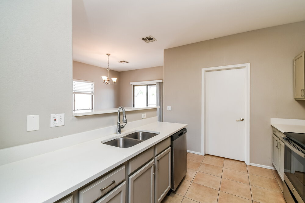 Building Photo - 1142 E Desert Rose Trail