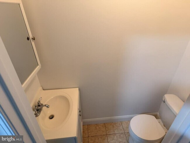 Building Photo - 2917 W Girard Ave