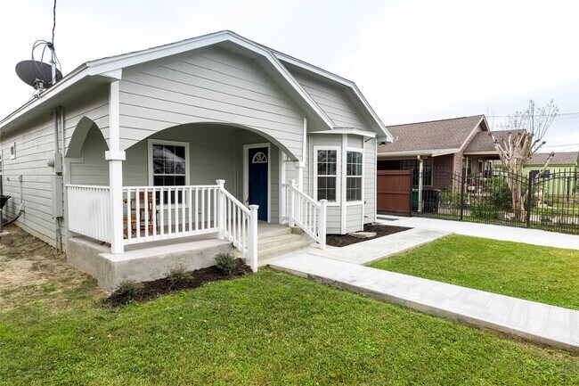 Building Photo - 6914 Avenue O