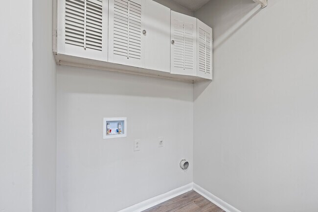 Building Photo - 2710 Cave Ave NW