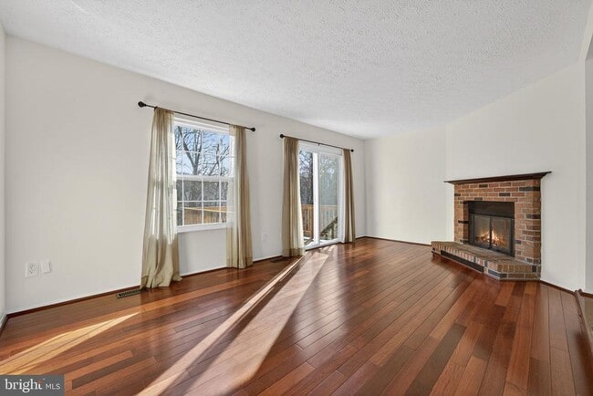 Building Photo - 8123 Steeple Chase Ct