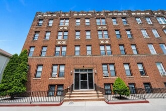 Building Photo - 117 Corbin Ave