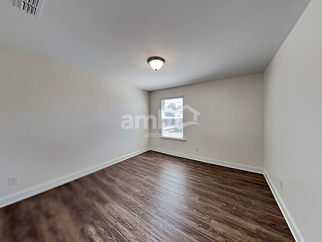 Building Photo - 3213 Pinemount Rd
