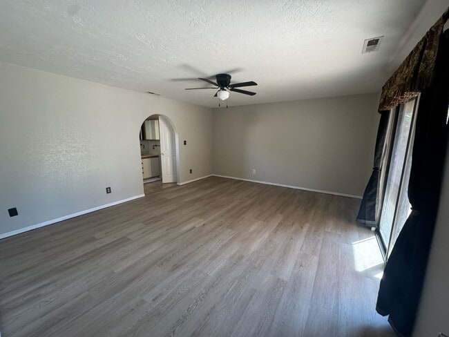 Building Photo - 4 Bed 2.5 Bath Home for Rent