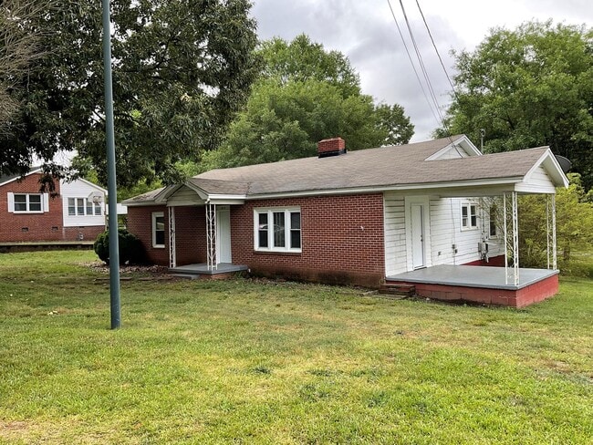 Building Photo - Newly Renovated 3 Bedroom home in Gastonia!