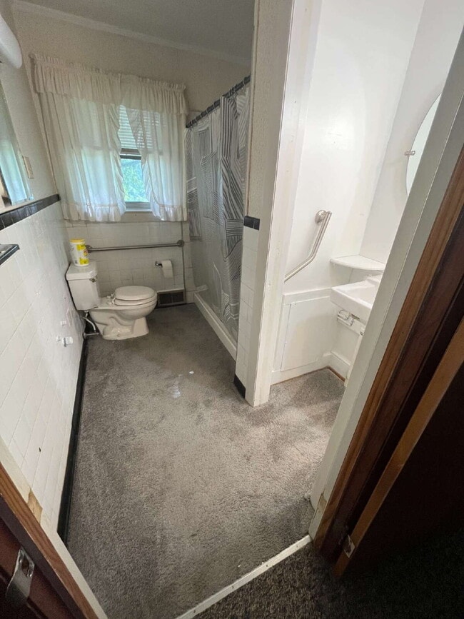 Building Photo - "Charming 3-Bedroom Retreat with Spacious Living in Colfax!"