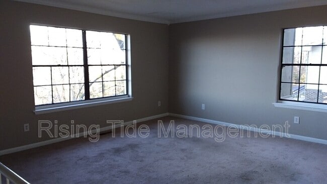 Building Photo - 8905 Valley Hill Dr