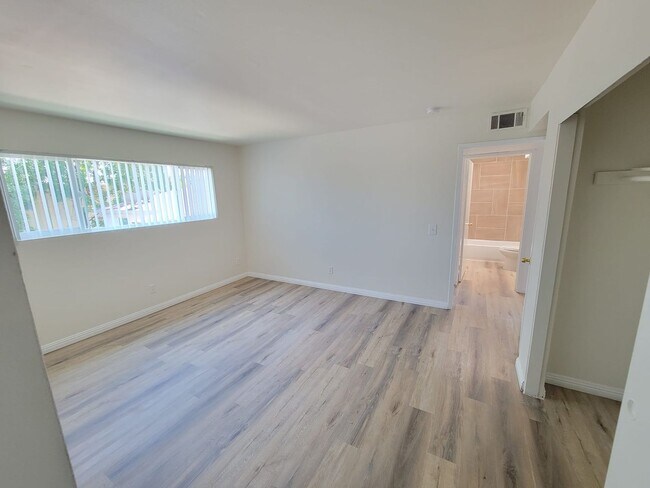 Building Photo - 15000 Burbank Blvd