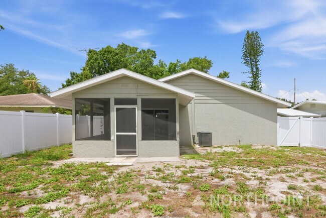 Building Photo - 3 BR/2BA | Newly Renovated Single Family Home |  Fenced backyard| In Bradenton!