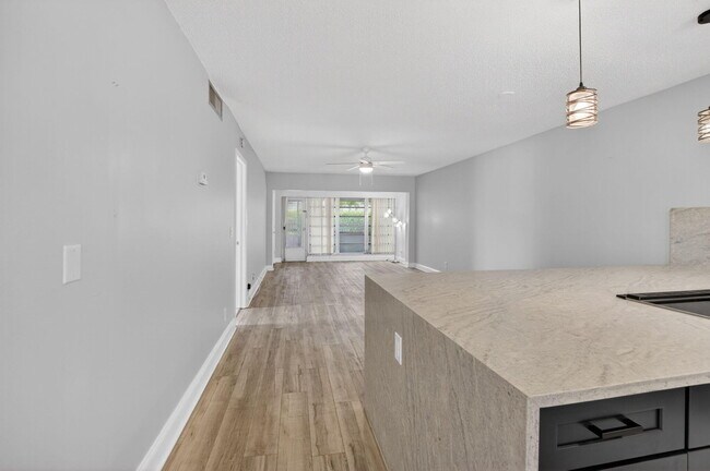 Building Photo - 2401 Del-Aire Blvd