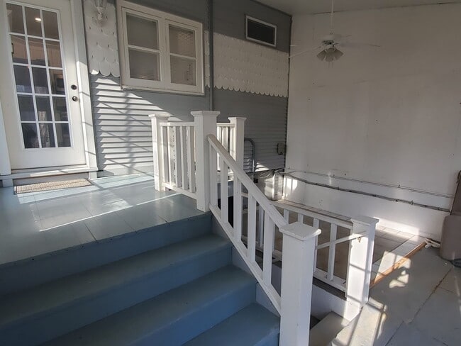 Building Photo - Historic eastside townhome